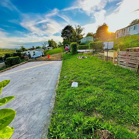 Le Pommier Rustique Кемпинг